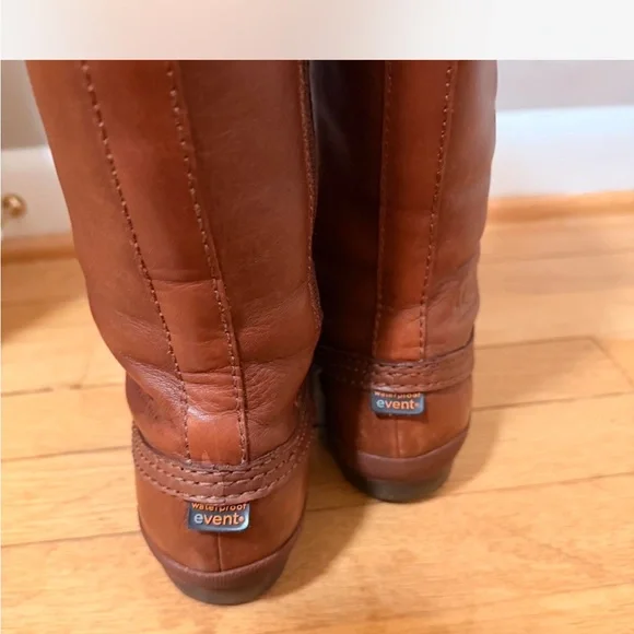 UGG Brown and Cream Winter Boots - Picture 6 of 10